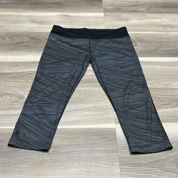 Under armour Capri length  leggings size medium - Picture 3 of 8